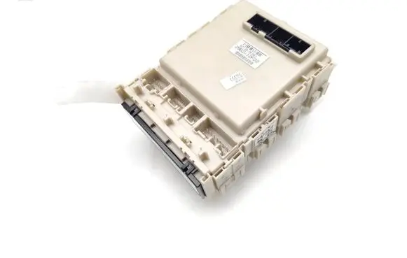 Toyota Verso Fuse module 82730-0F061 2962-12F22 827300F061