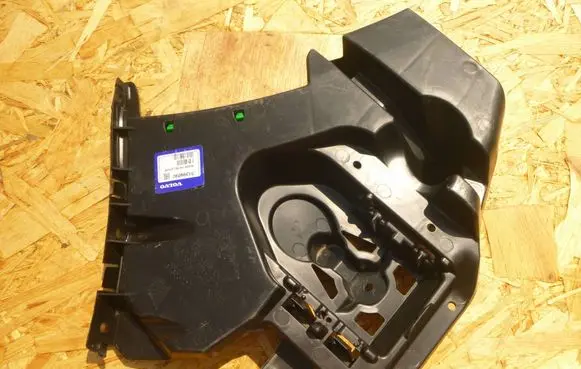 Rear bumper mounting bracket