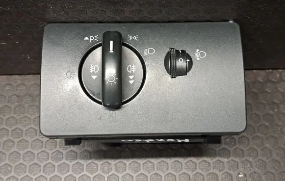 Ford Mondeo Mk III Light switch 1S7T13A024BB