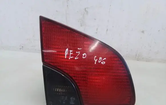 Peugeot 406 Tailgate rear/tail lights