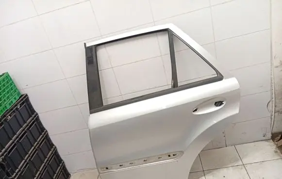 Mercedes-Benz ML W164 Rear door