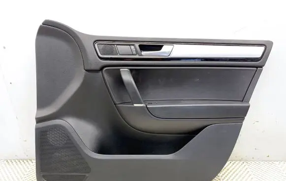 Volkswagen Touareg II Front door card panel trim 