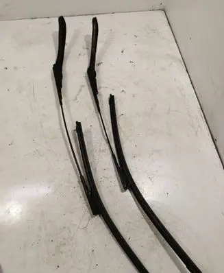 BMW 1 F20 F21 Front wiper blade arm 61617239520 61617239519