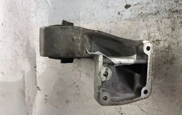 Jeep Grand Cherokee (WK) Engine mount bracket 52090309ad