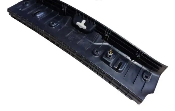 Trunk/boot sill cover protection