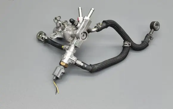 Mazda 6 Fuel distributor 