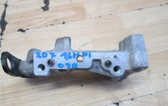 Peugeot 207 Engine mounting bracket