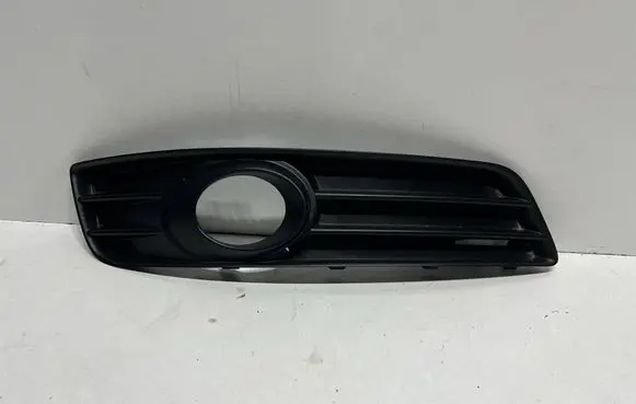 Audi A3 S3 A3 Sportback 8P Front fog light trim/grill 8P0807682E