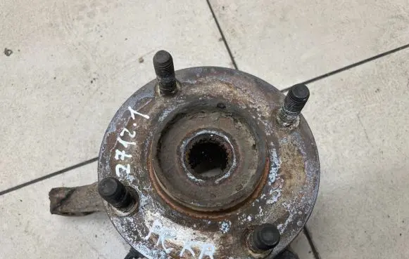 Mitsubishi Colt Front wheel hub spindle knuckle