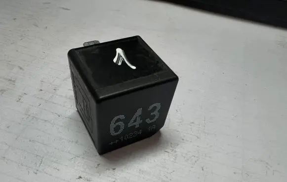 Audi A6 S6 C6 4F Other relay 8K0951253 V23136B6X72