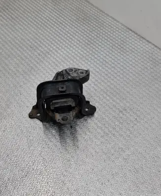 Toyota Yaris Engine mount bracket 1230523011