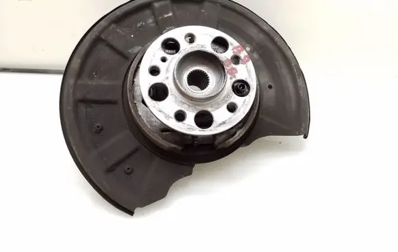 Rear wheel hub