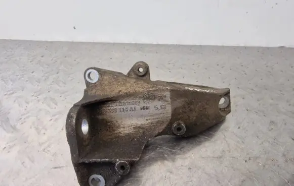 Skoda Superb B5 (3U) Gearbox mounting bracket 8D0399114AJ