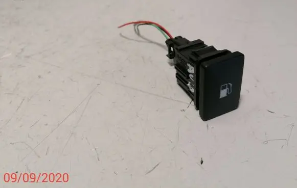 Toyota Avensis T270 Fuel tank opening switch 15C252