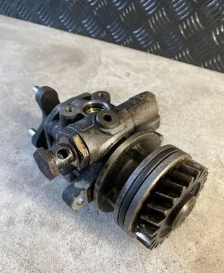 Volkswagen Phaeton Power steering pump KYB