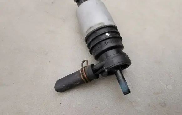 Mercedes-Benz E W210 Windscreen/windshield washer pump 0115450128