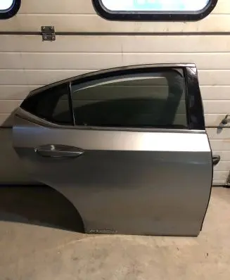 Lexus ES 300h Rear door