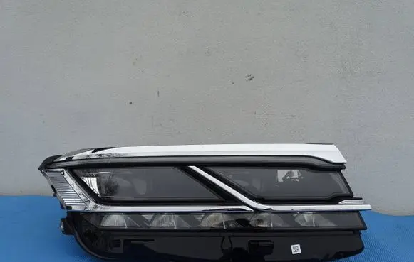Volkswagen Touareg III Headlight/headlamp 761941082 1EX01314306