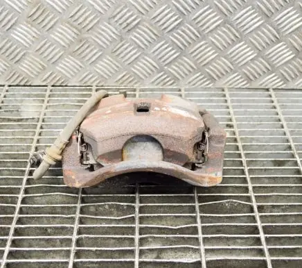 Nissan X-Trail T32 Front brake caliper