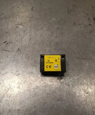 Opel Antara Door central lock control unit/module 25808838