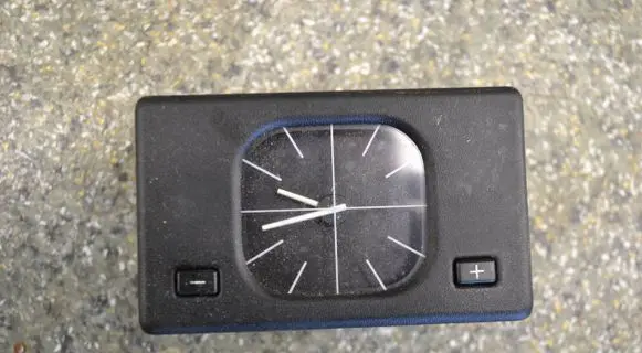 BMW 5 E34 Clock 62131374282