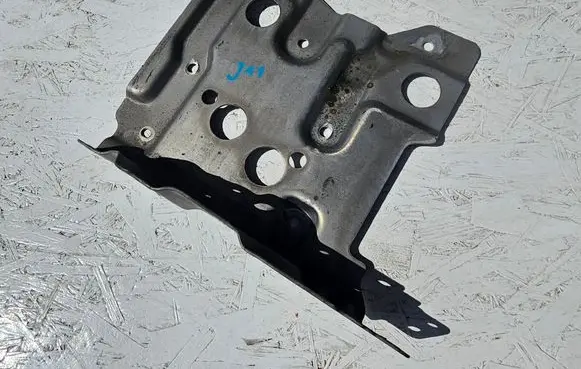 Nissan Qashqai Battery tray 4EF0AJ11