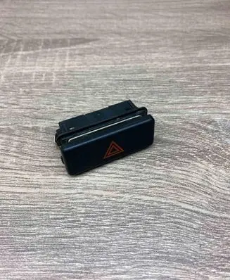 BMW 5 E39 Hazard light switch 1390751