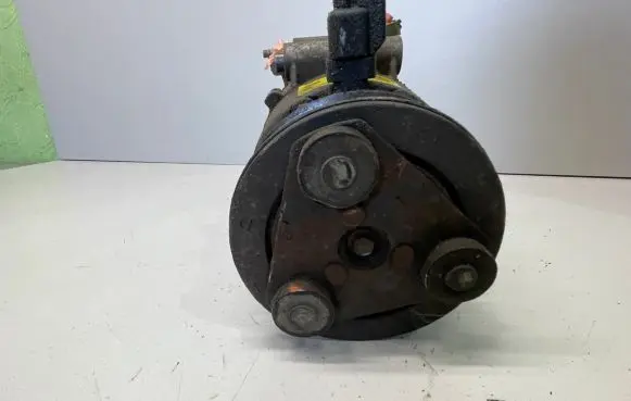 Ford Focus Air conditioning (A/C) compressor (pump) 3M5H19D629PH