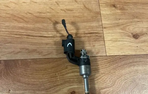 Volkswagen Caddy Fuel injector 03C906036
