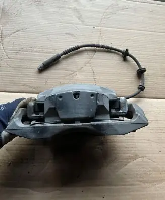 BMW 7 F01 F02 F03 F04 Front brake caliper