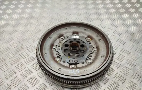 Skoda Octavia Mk4 Flywheel 05L105266K