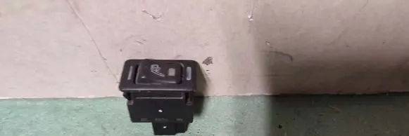 Nissan Primera Seat heating switch 261247
