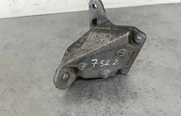Volkswagen PASSAT B5.5 Gearbox mounting bracket 8D0399114AH