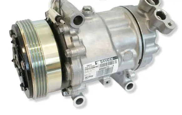 Renault Clio II Air conditioning (A/C) compressor (pump) 8200037058