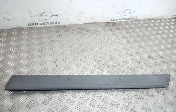 Volkswagen PASSAT B3 Rear door trim (molding) 357853753