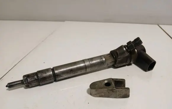 Mercedes-Benz E W211 Fuel injector 0445110177