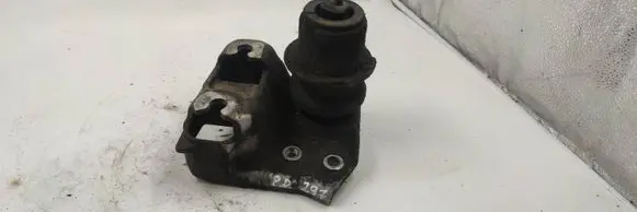 Subaru Legacy Engine mount bracket