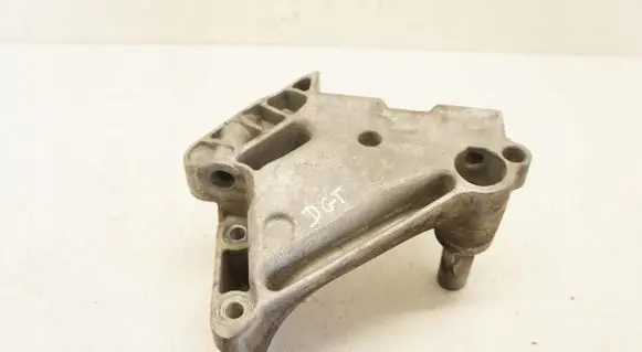 Audi Q2 - Engine mounting bracket 04L199207