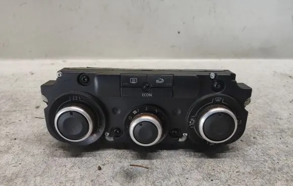 Volkswagen PASSAT B6 Climate control unit