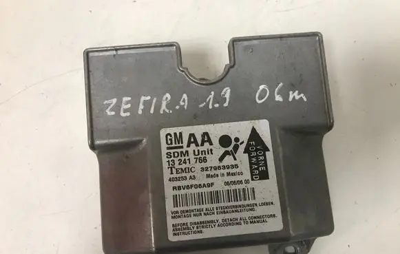 Opel Zafira B Airbag control unit/module 13241766