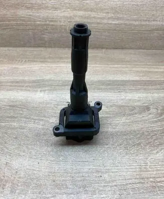 BMW 5 E39 High voltage ignition coil 0221504004