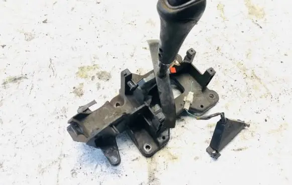 Mitsubishi Galant Gear shifter/selector MR196701