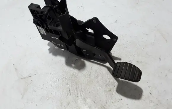 Renault Twingo III Brake pedal 465014775R