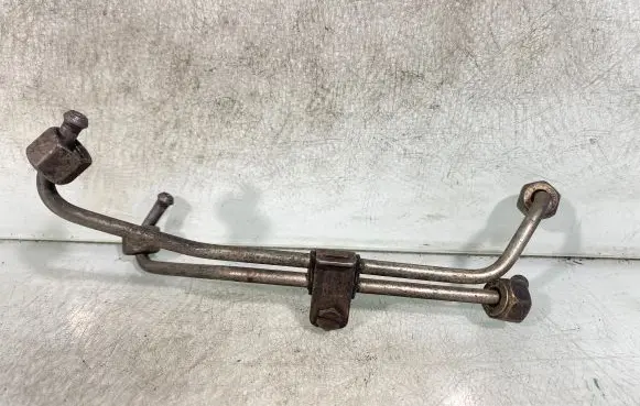 Audi 80 90 S2 B4 Fuel injector supply line/pipe 