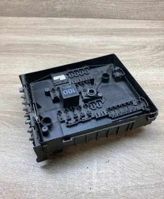 Volkswagen Touran I Fuse module 1K0937125