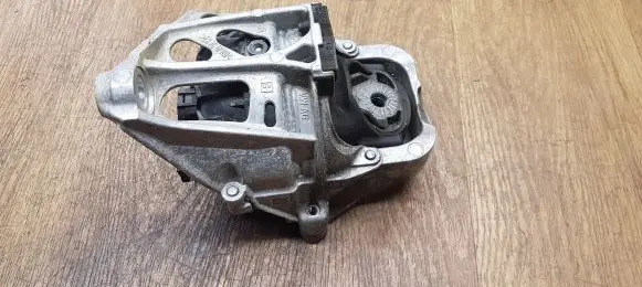 Audi Q5 SQ5 Engine mount bracket 4M0199371M