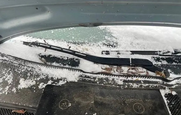 Audi A6 Allroad C5 Front wiper blade arm 