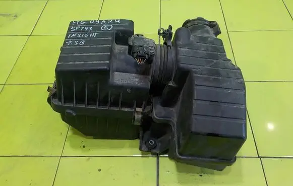 Honda Insight Air filter box 