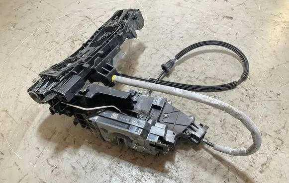 Mercedes-Benz GLE W167 Front door lock A2220063999 A0997602302
