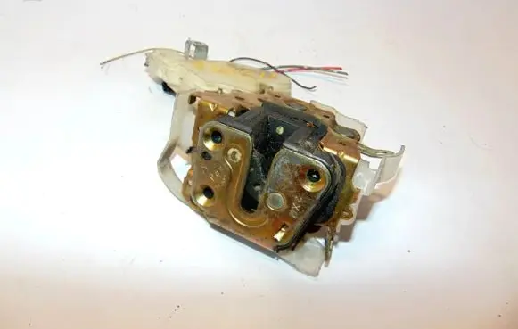 Nissan X-Trail T30 Front door lock 805022Y910